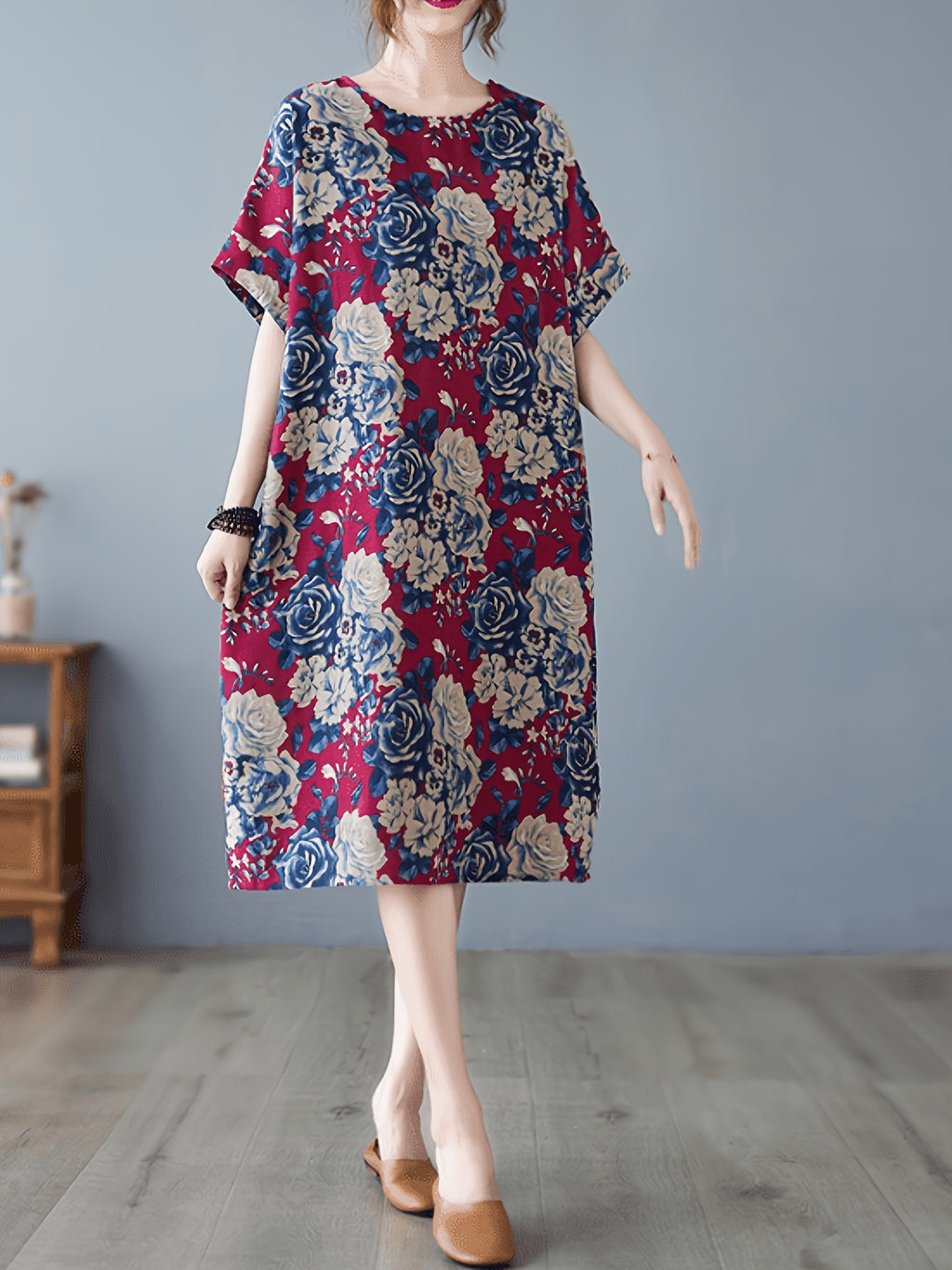 Robe fleurie grande taille — Grandes roses sur fond marine
