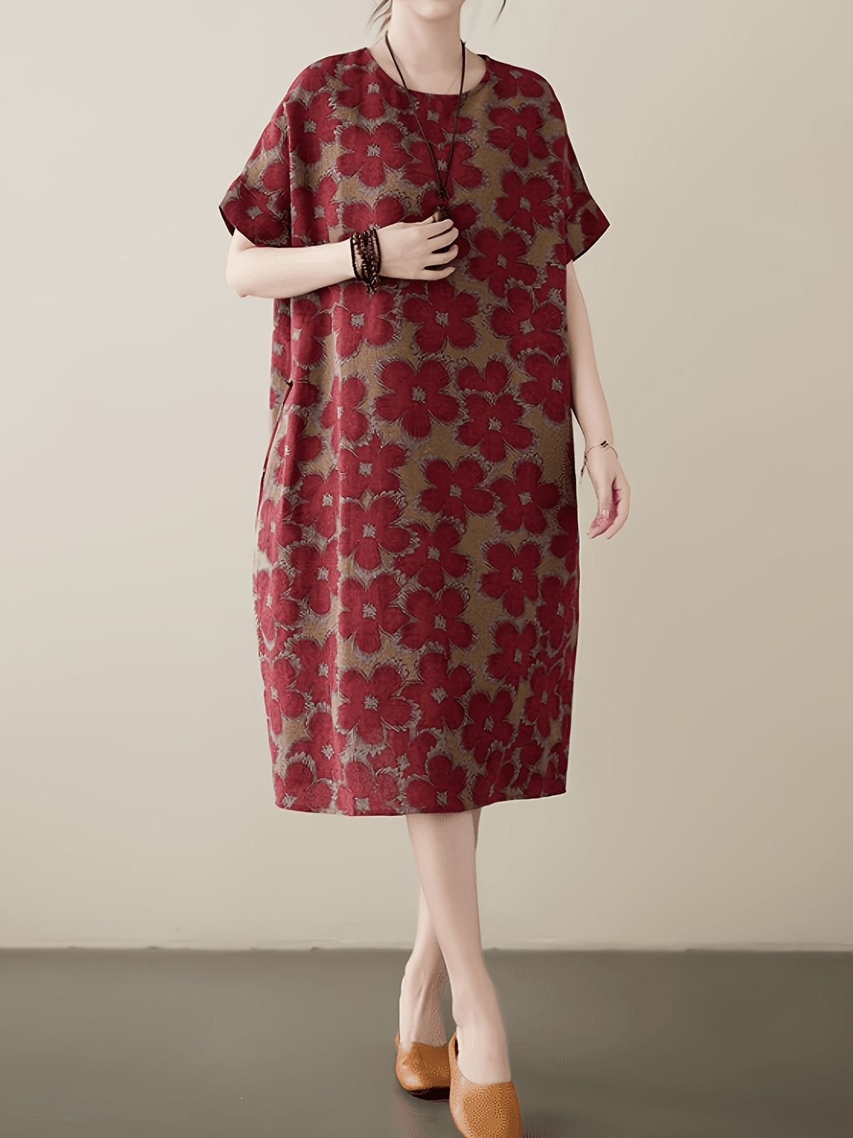 Robe fleurie grande taille — Grandes roses sur fond marine