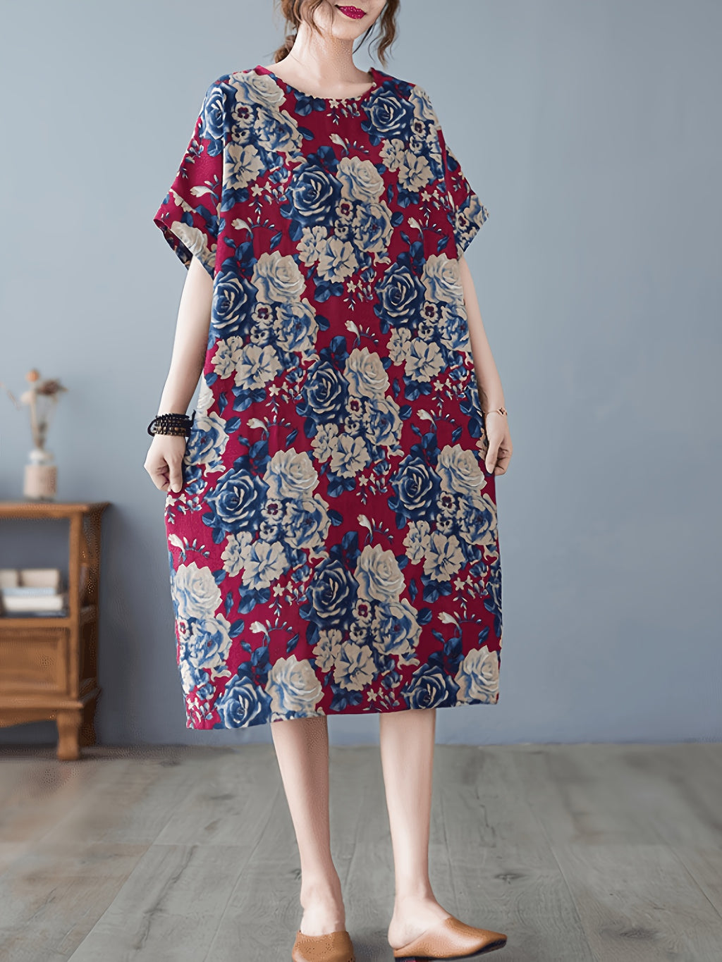 Robe fleurie grande taille — Grandes roses sur fond marine