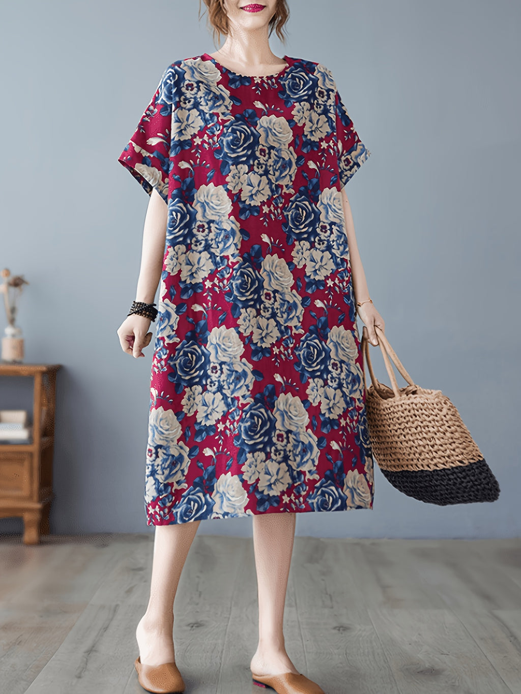 Robe fleurie grande taille — Grandes roses sur fond marine