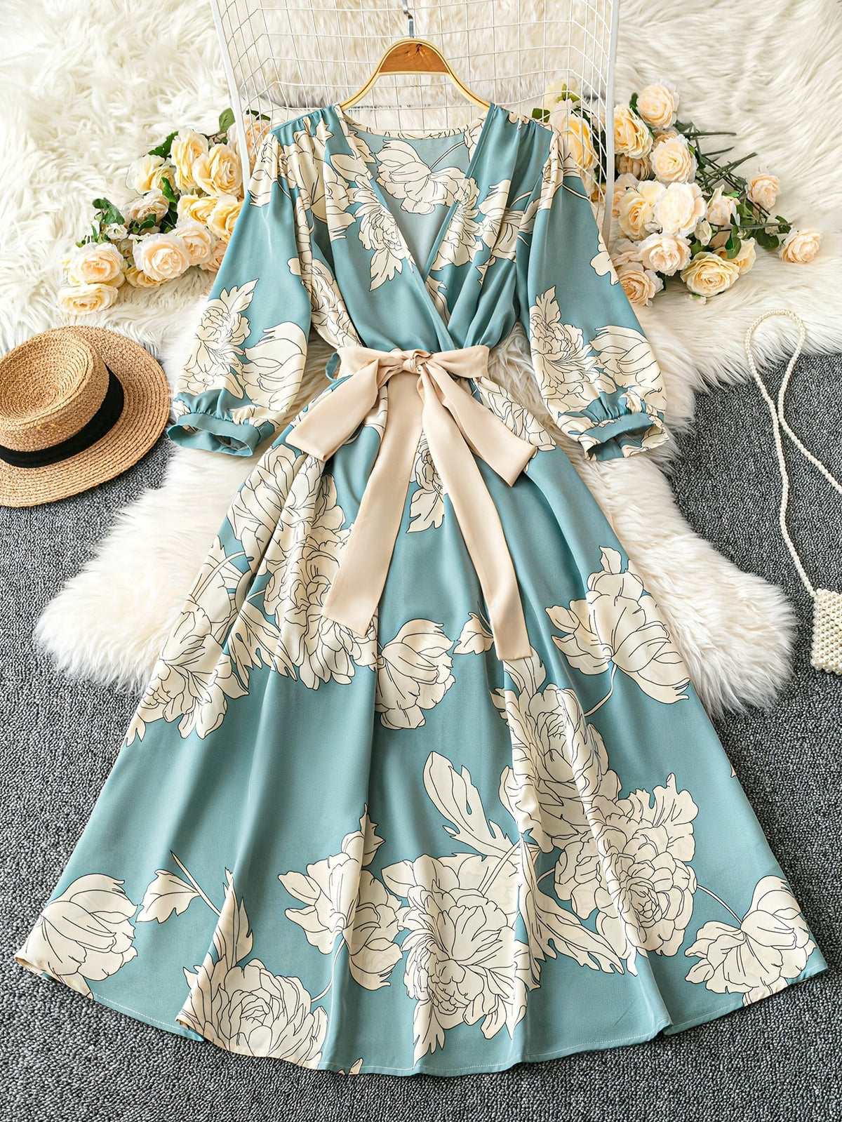 Robe fluide grande taille, fond et pivoines écrues