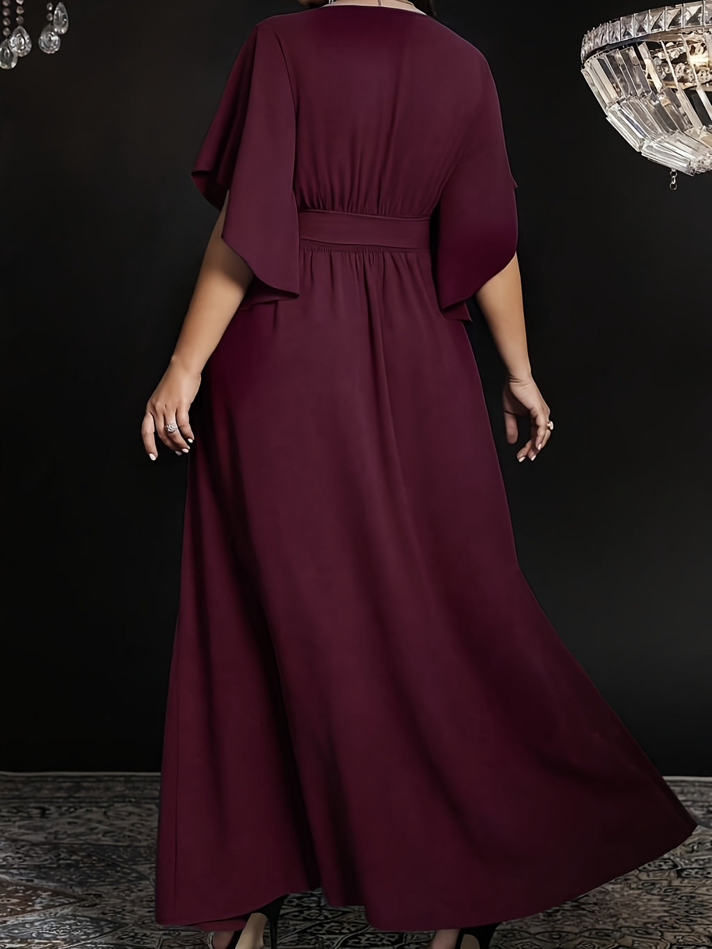 Robe de gala grande taille — Manches drapées et fente devant