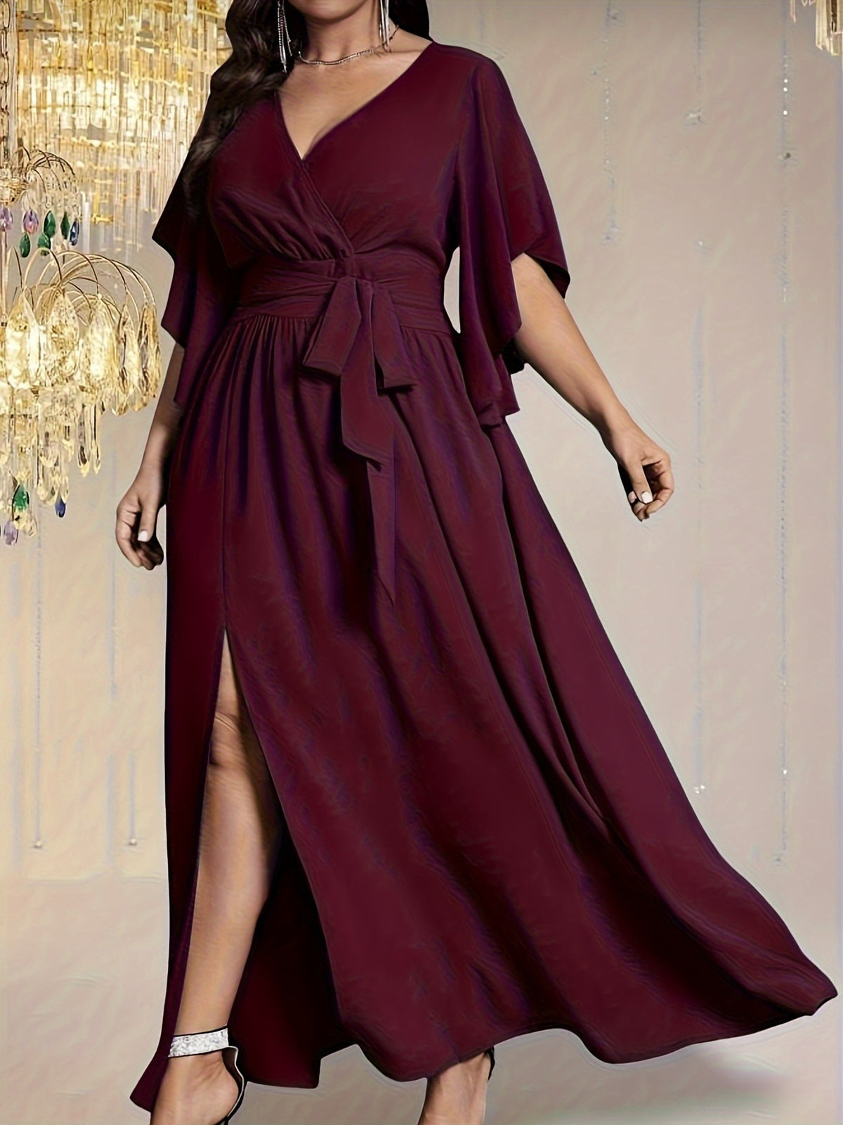 Robe de gala grande taille — Manches drapées et fente devant