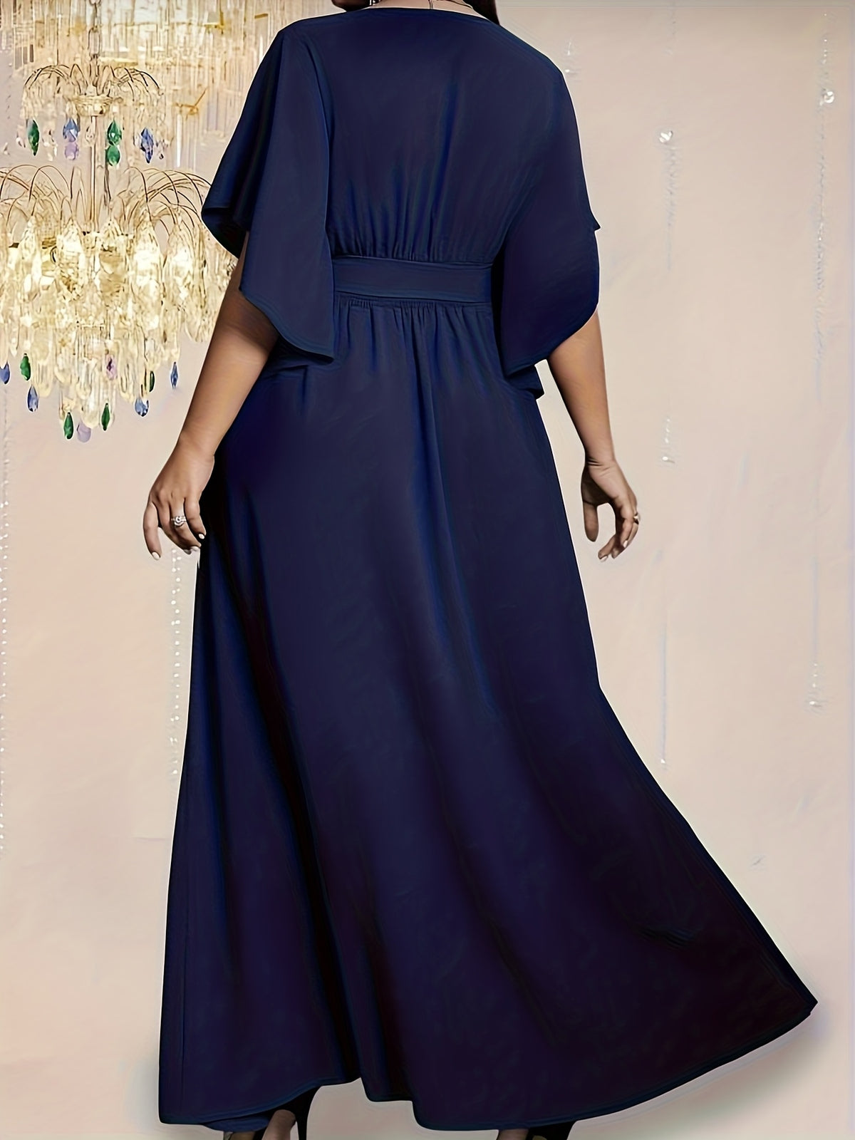 Robe de gala grande taille — Manches drapées et fente devant