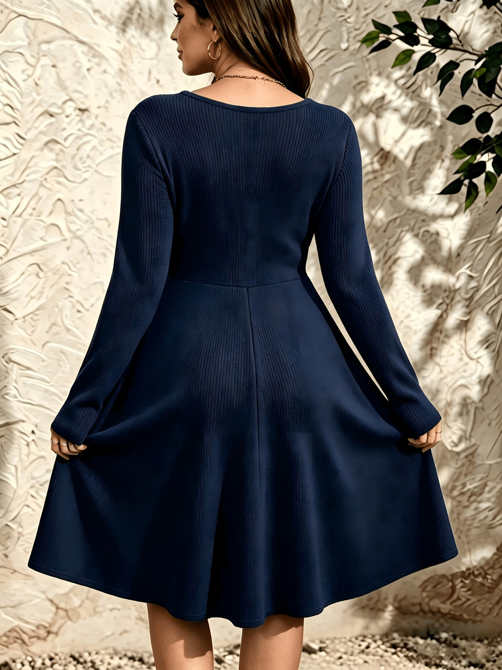 Robe grande taille cintrée, buste froncé et plis creux