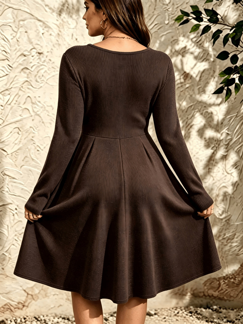 Robe grande taille cintrée, buste froncé et plis creux