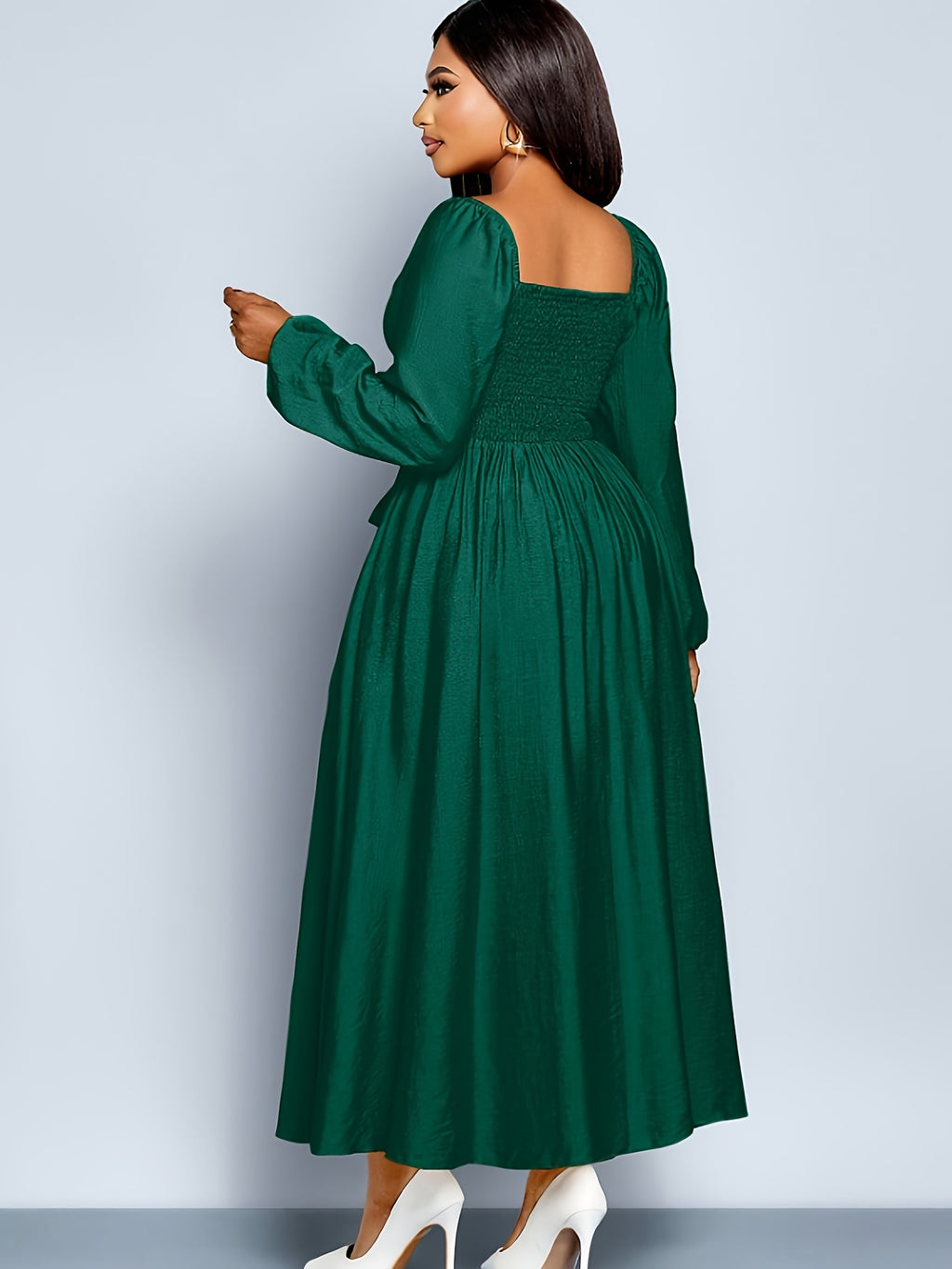 Robe grande taille — Col carré, dos smocké et manches ballon