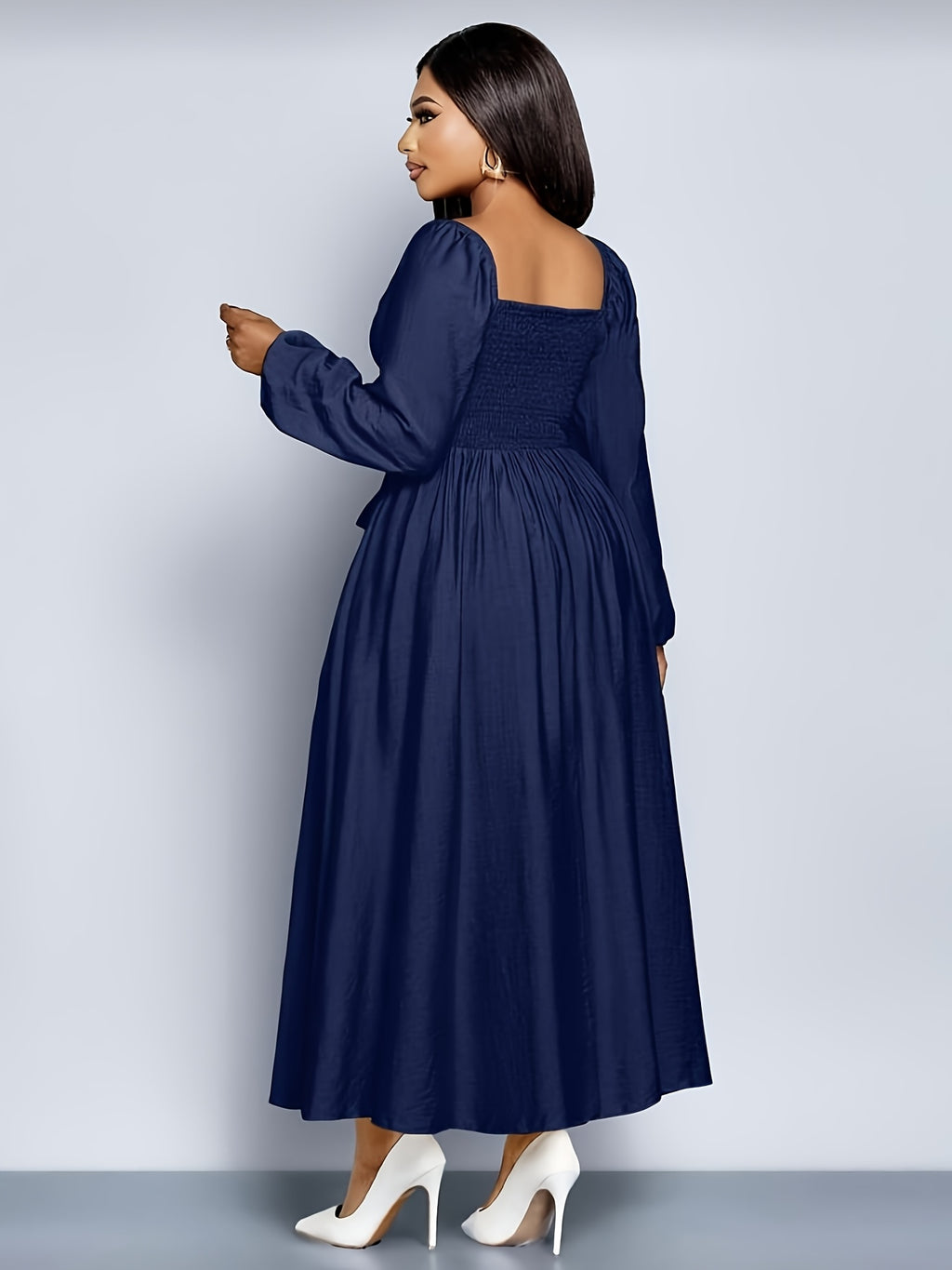 Robe grande taille — Col carré, dos smocké et manches ballon