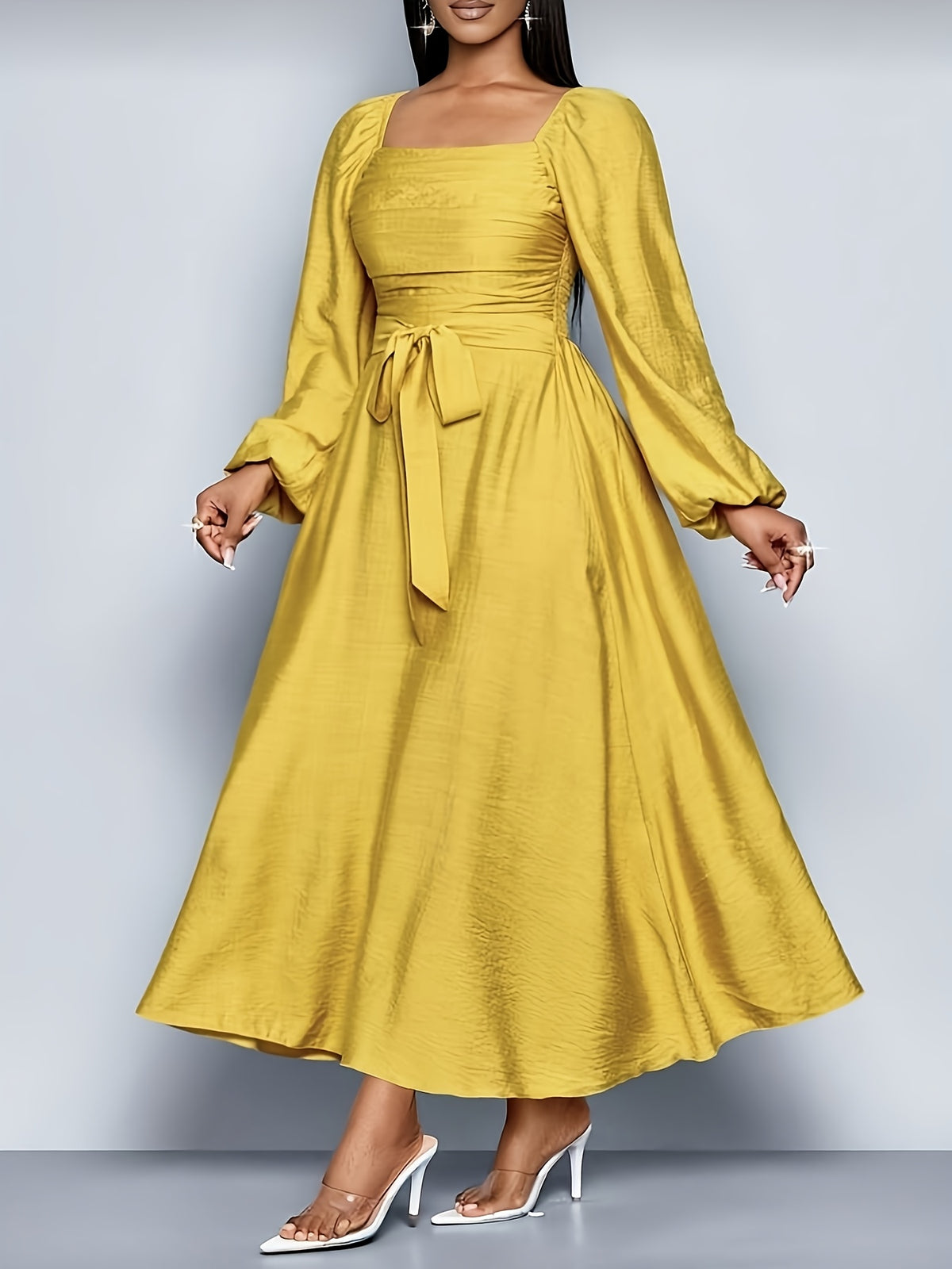 Robe grande taille — Col carré, dos smocké et manches ballon