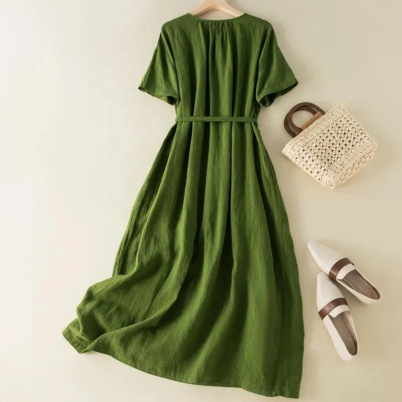 Robe grande taille en lin, coupe fluide et ceinturée Image