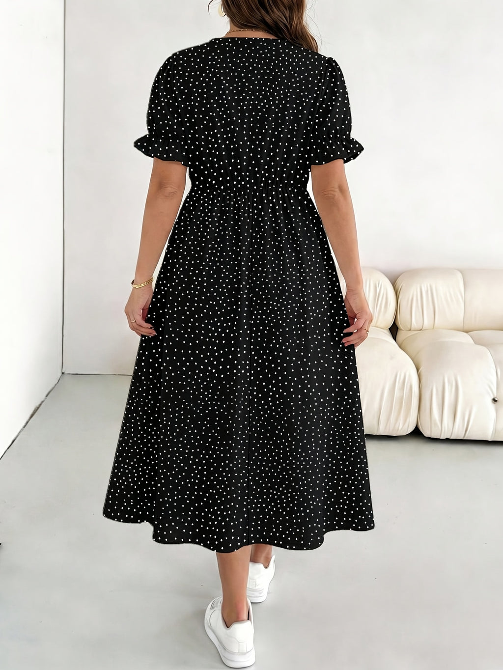 Robe mi-longue grande taille — Noire à pois et col carré