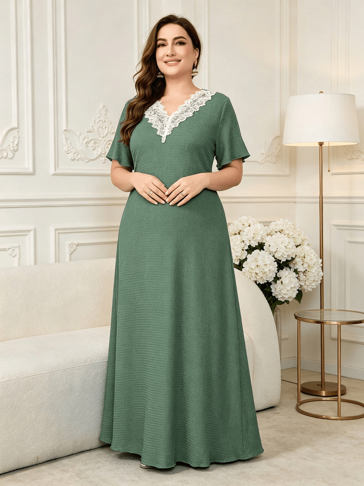 Robe de grossesse grande taille — Vert sauge, col en guipure