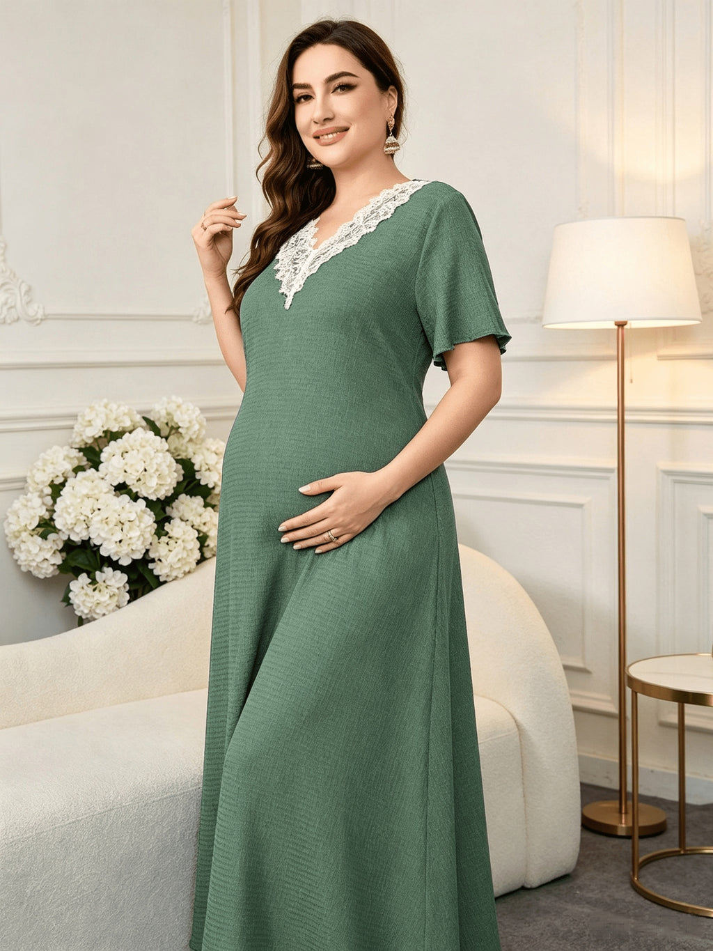 Robe de grossesse grande taille — Vert sauge, col en guipure