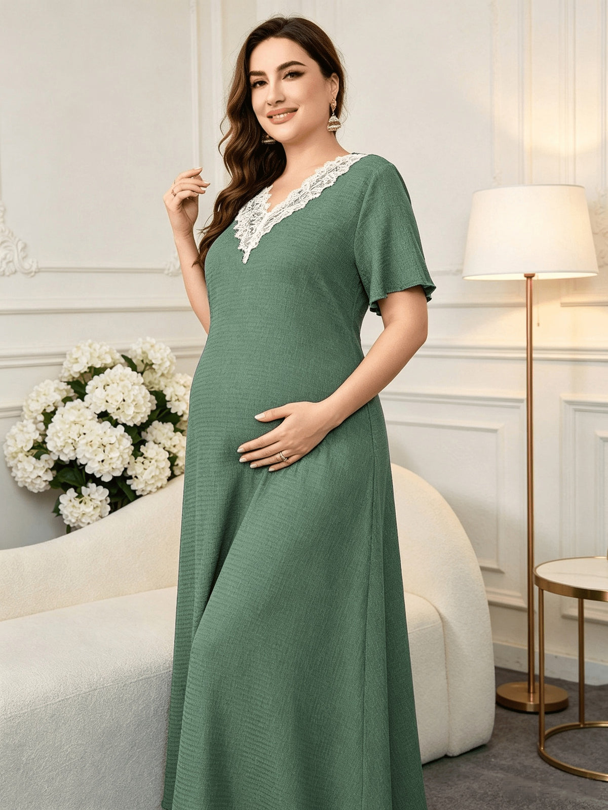 Robe de grossesse grande taille — Vert sauge, col en guipure
