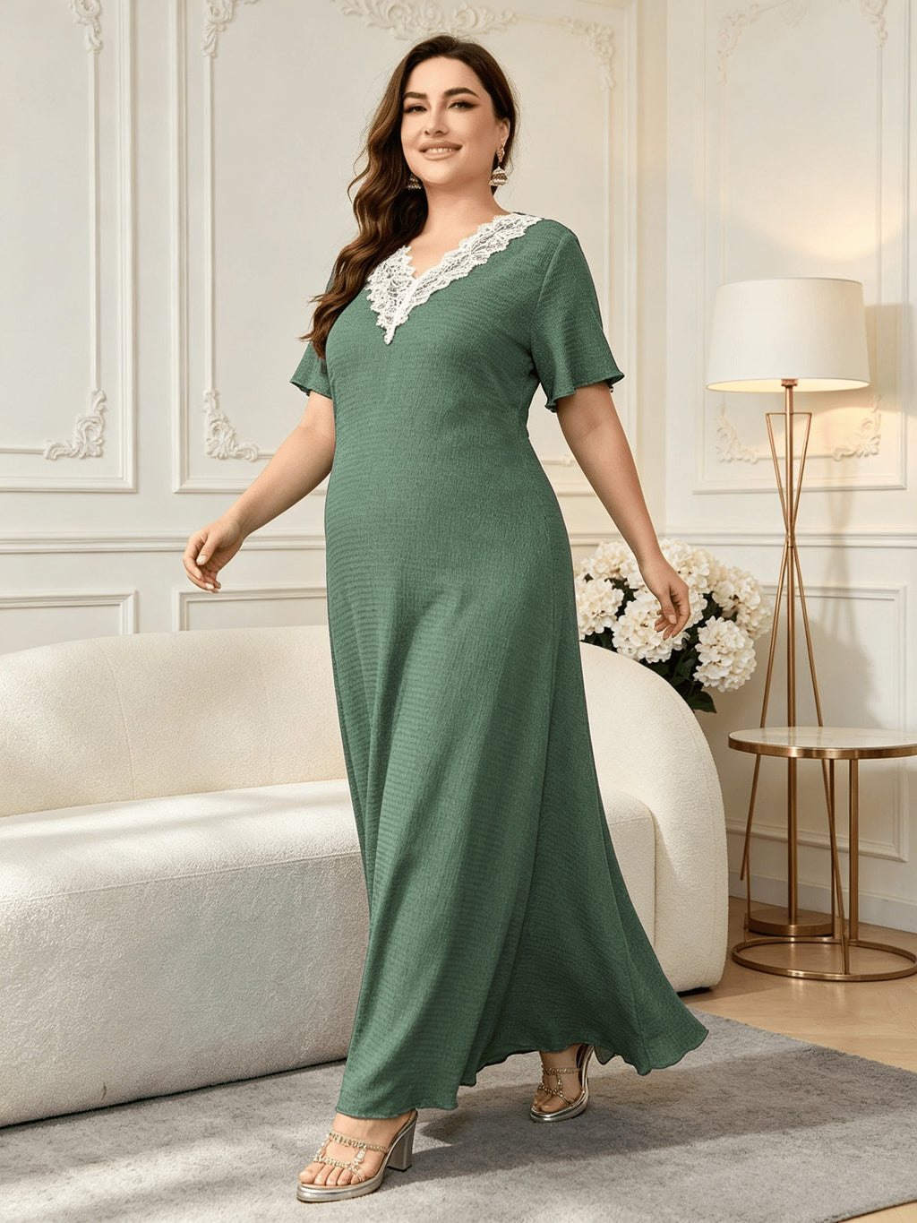 Robe de grossesse grande taille — Vert sauge, col en guipure