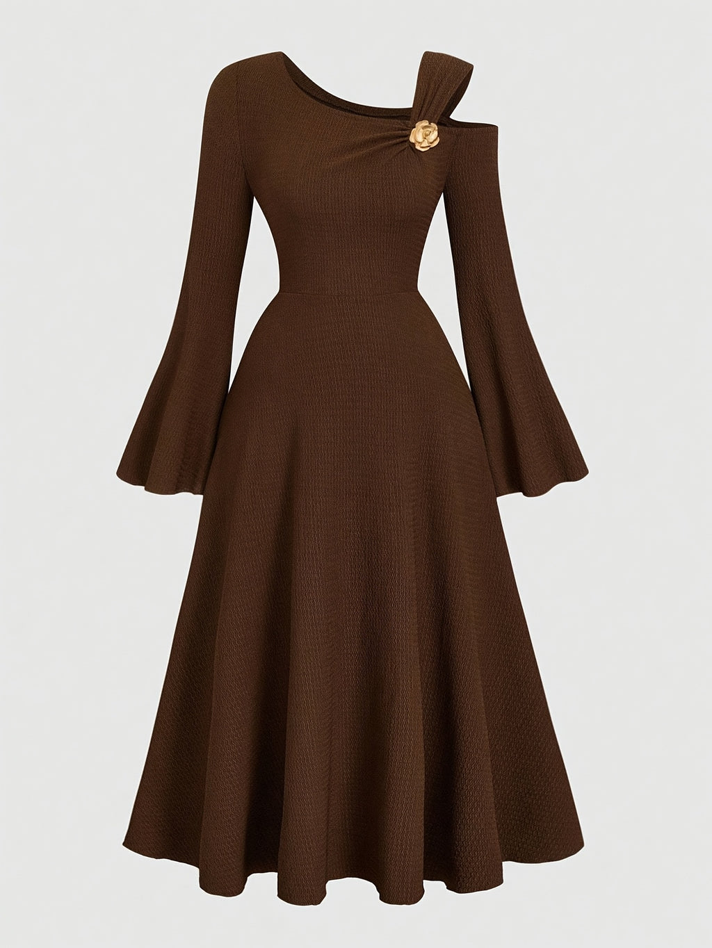 Robe habillée grande taille — Épaule ouverte et fleur dorée