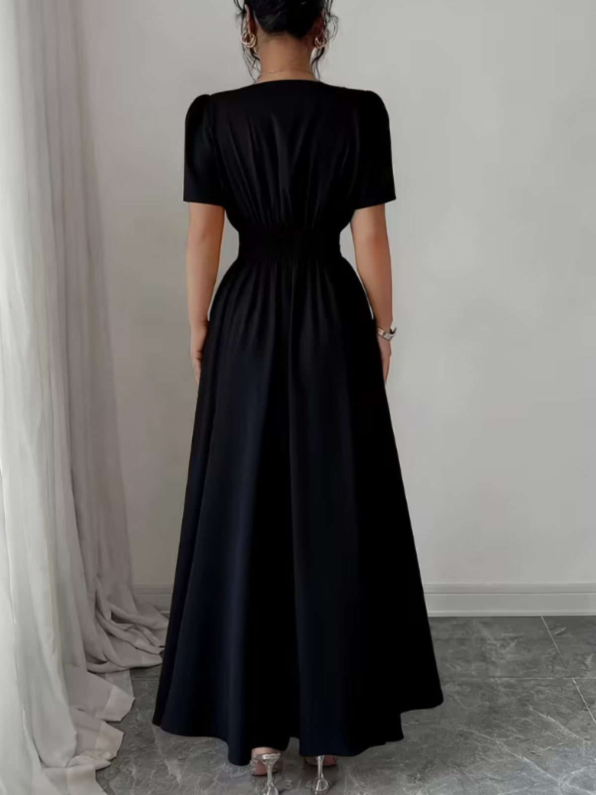 Robe invitée mariage grande taille — Noire à taille à boucle
