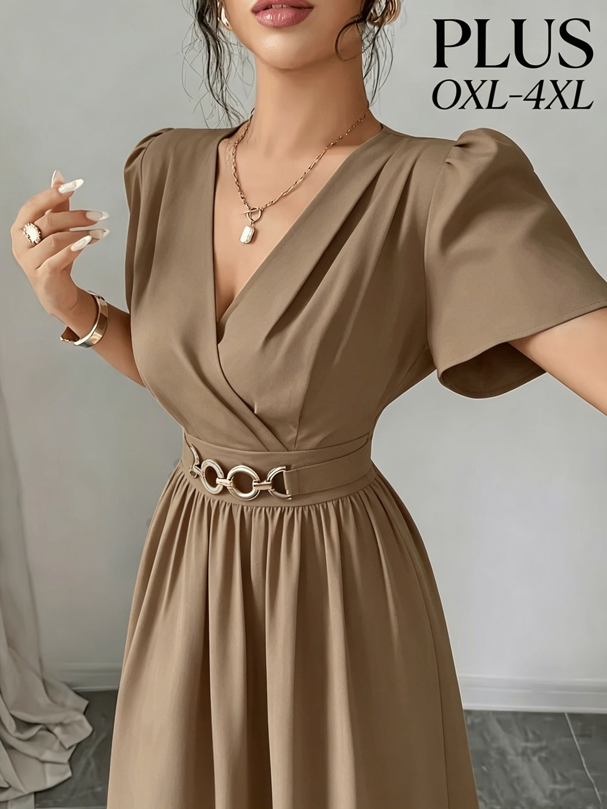 Robe invitée mariage grande taille — Noire à taille à boucle