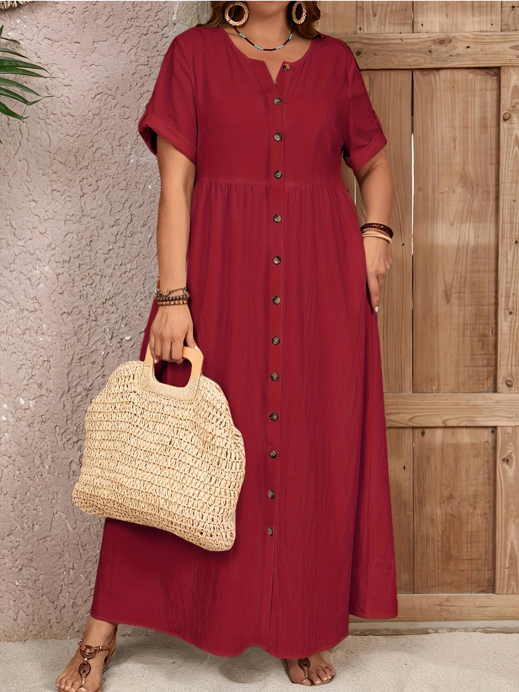 Robe longue grande taille, boutons marbrés et tissu froissé