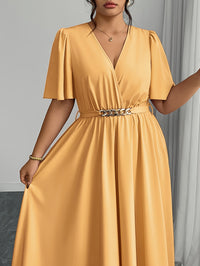 Robe longue grande taille — Cache-cœur et sa chaîne dorée