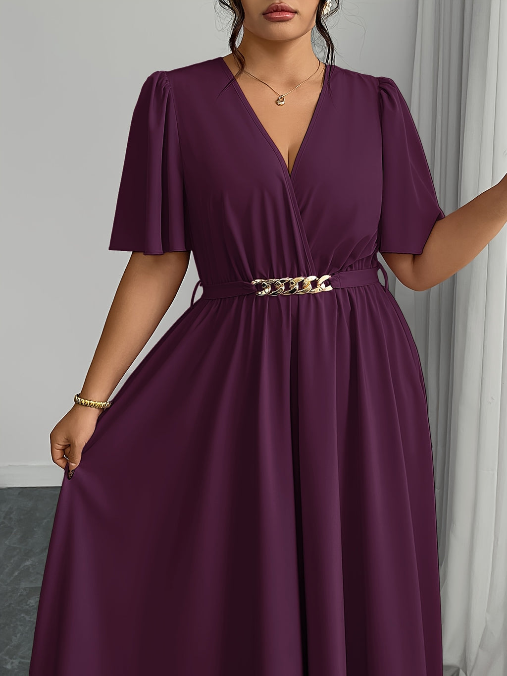 Robe longue grande taille — Cache-cœur et sa chaîne dorée
