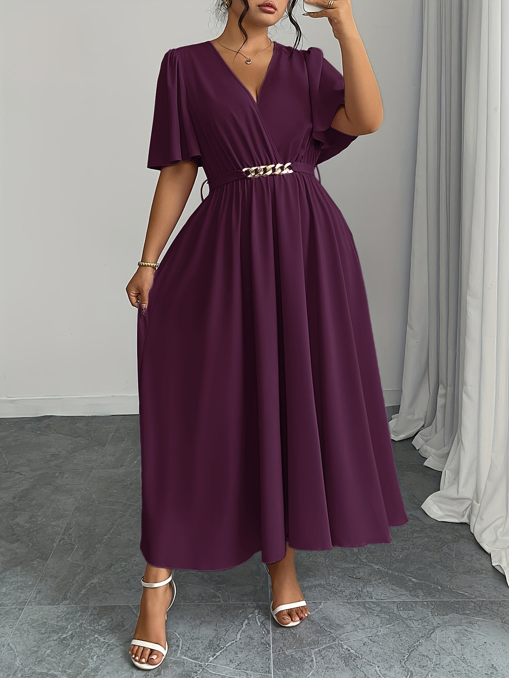 Robe longue grande taille — Cache-cœur et sa chaîne dorée