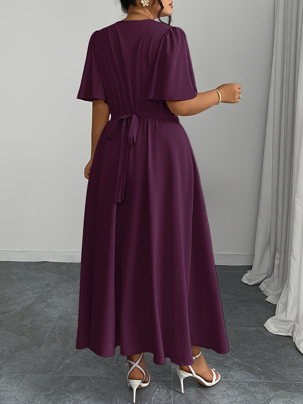 Robe longue grande taille — Cache-cœur et sa chaîne dorée