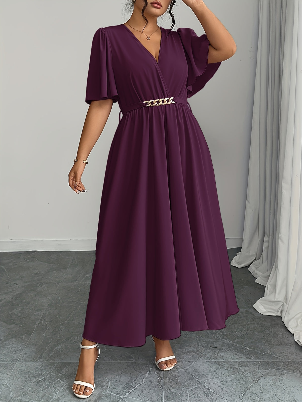 Robe longue grande taille — Cache-cœur et sa chaîne dorée