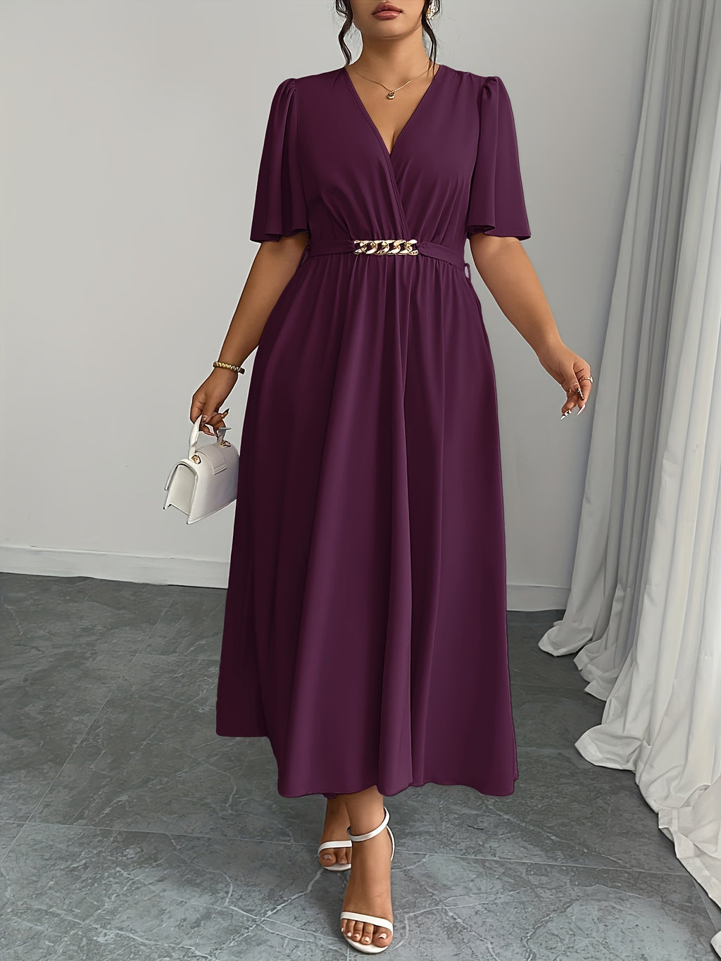 Robe longue grande taille — Cache-cœur et sa chaîne dorée