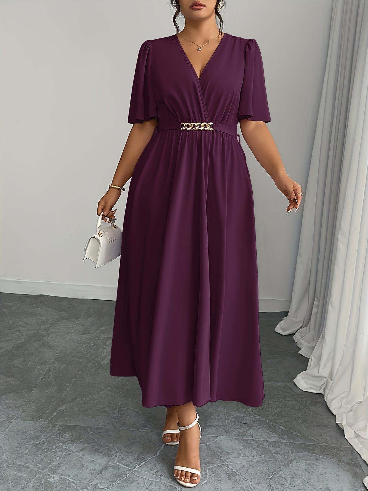 Robe longue grande taille — Cache-cœur et sa chaîne dorée