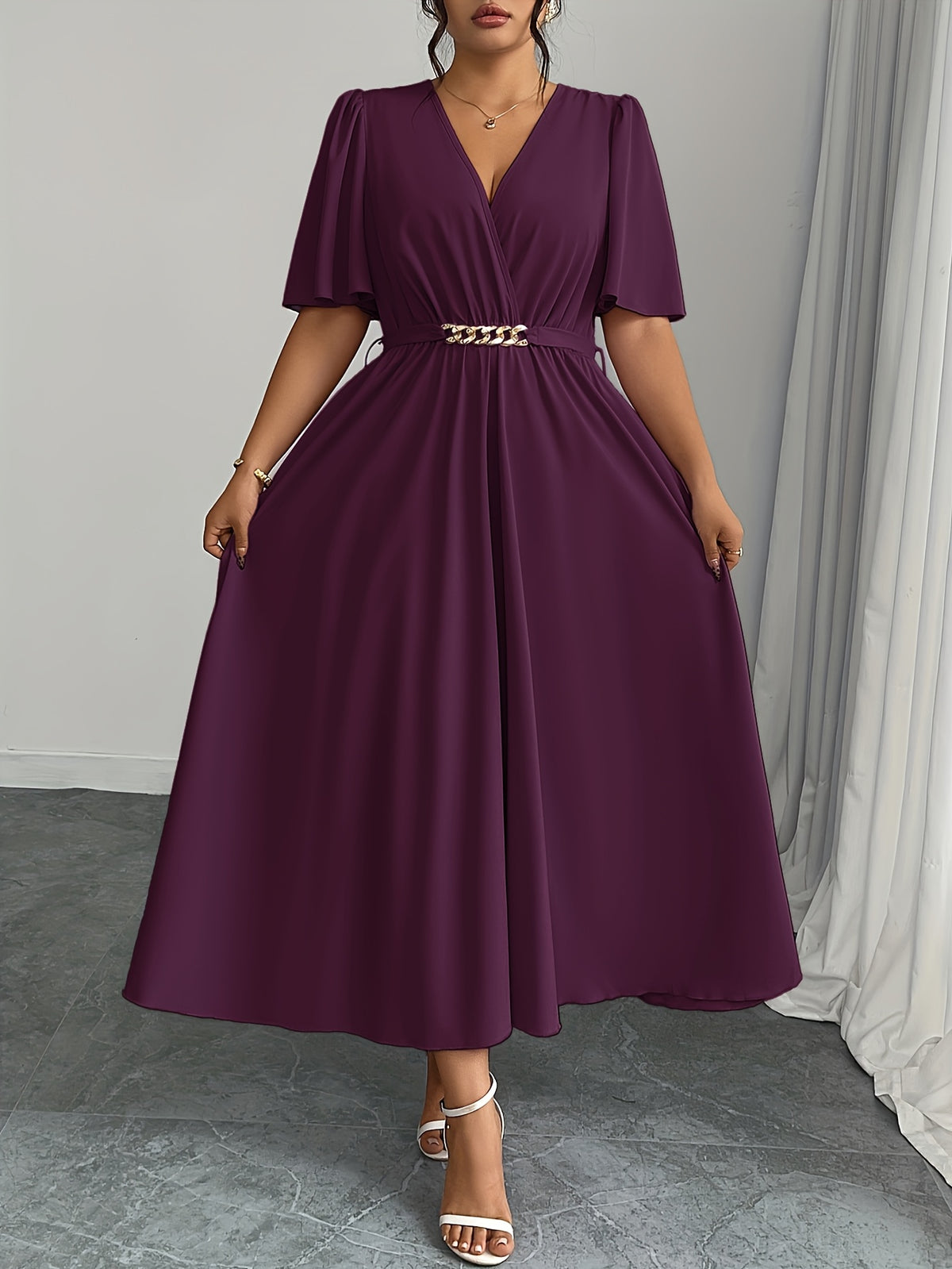Robe longue grande taille — Cache-cœur et sa chaîne dorée