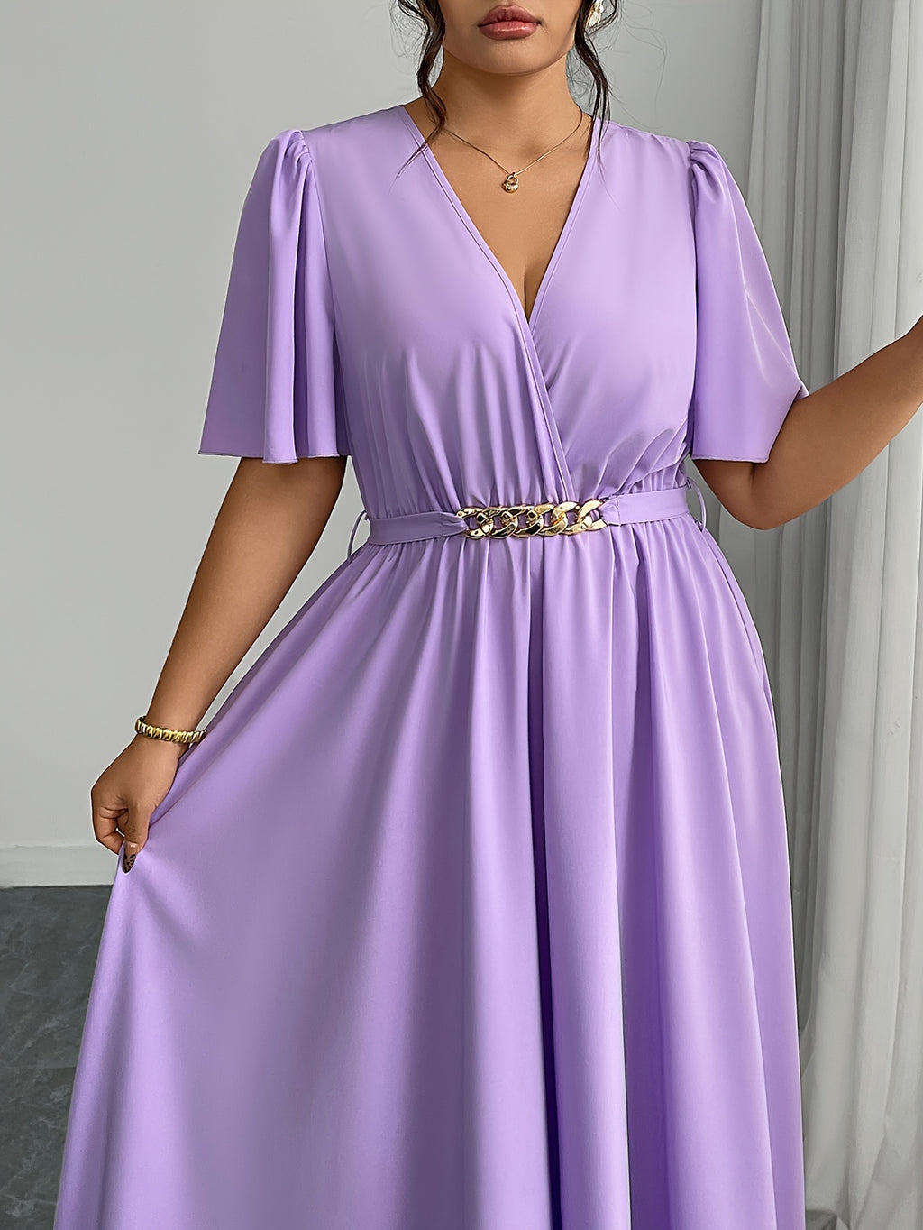 Robe longue grande taille — Cache-cœur et sa chaîne dorée