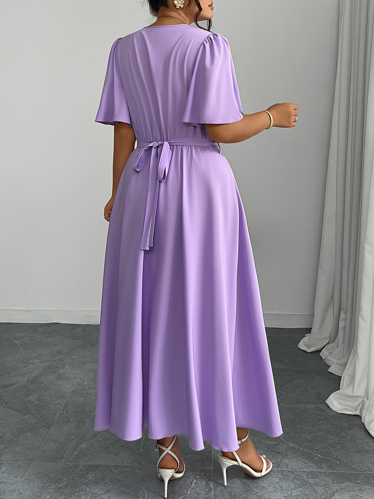 Robe longue grande taille — Cache-cœur et sa chaîne dorée