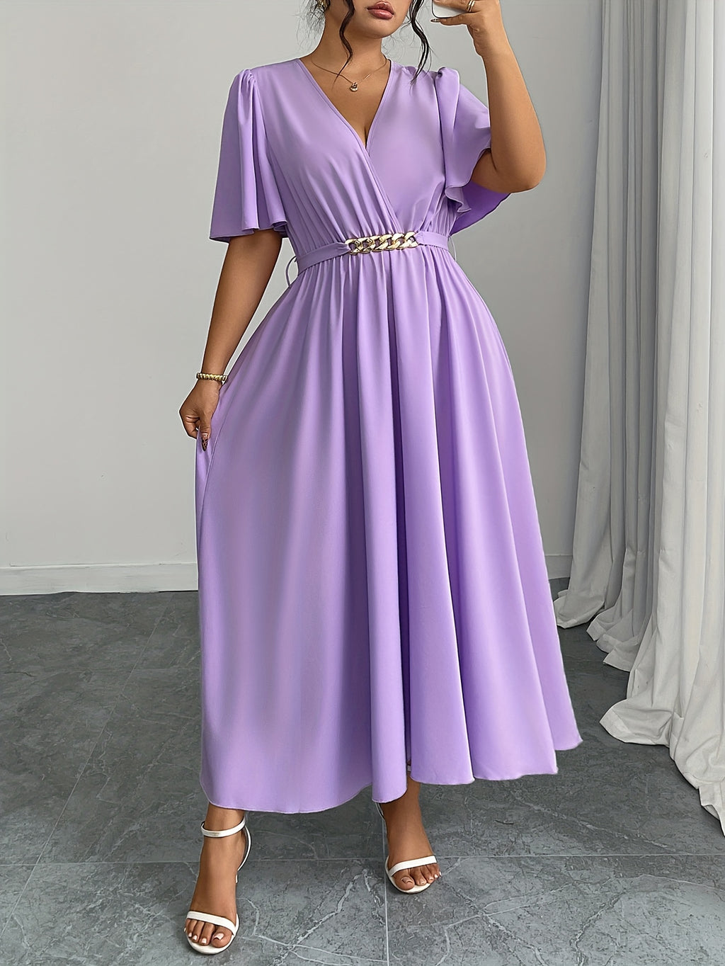 Robe longue grande taille — Cache-cœur et sa chaîne dorée
