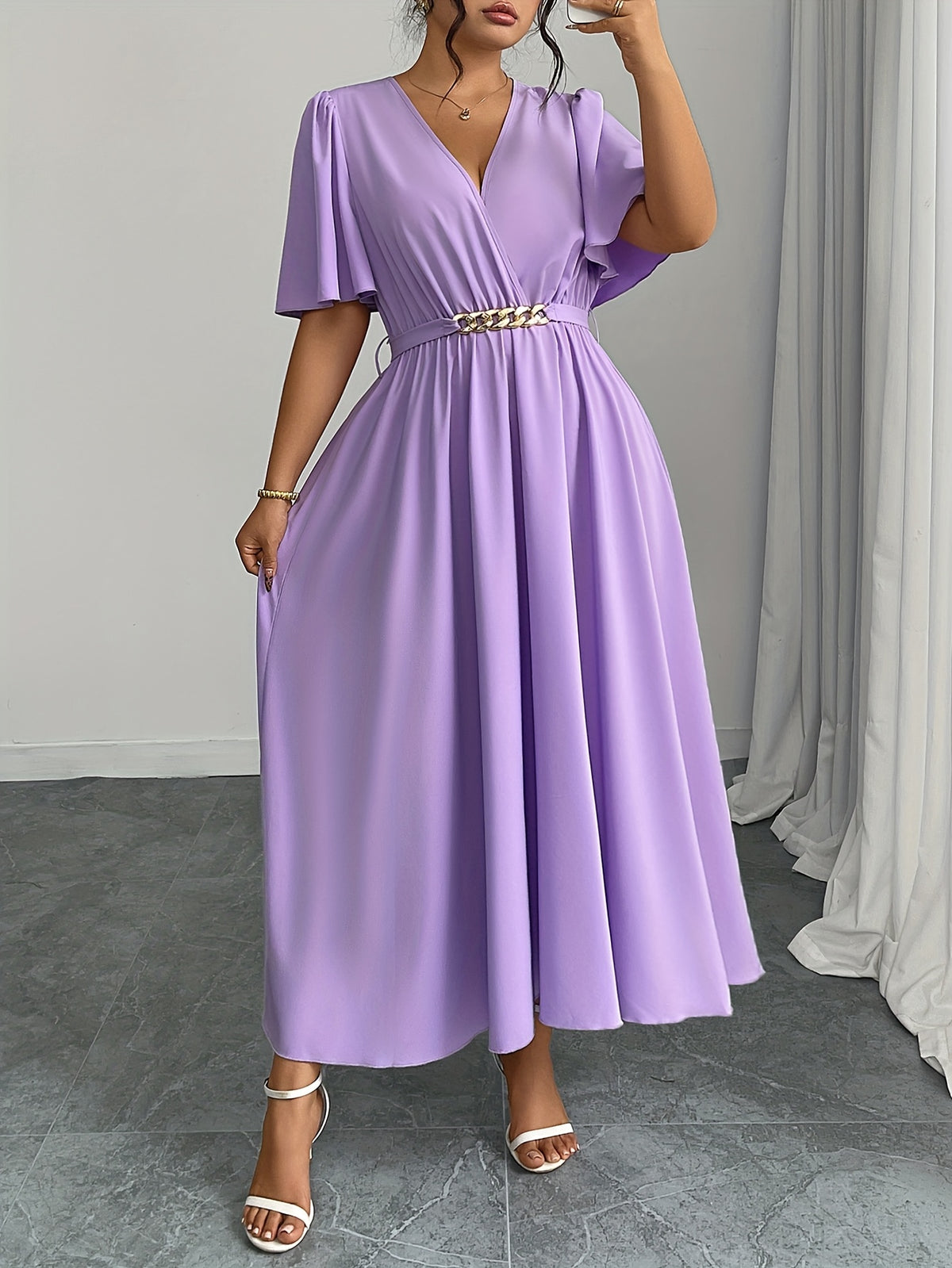 Robe longue grande taille — Cache-cœur et sa chaîne dorée