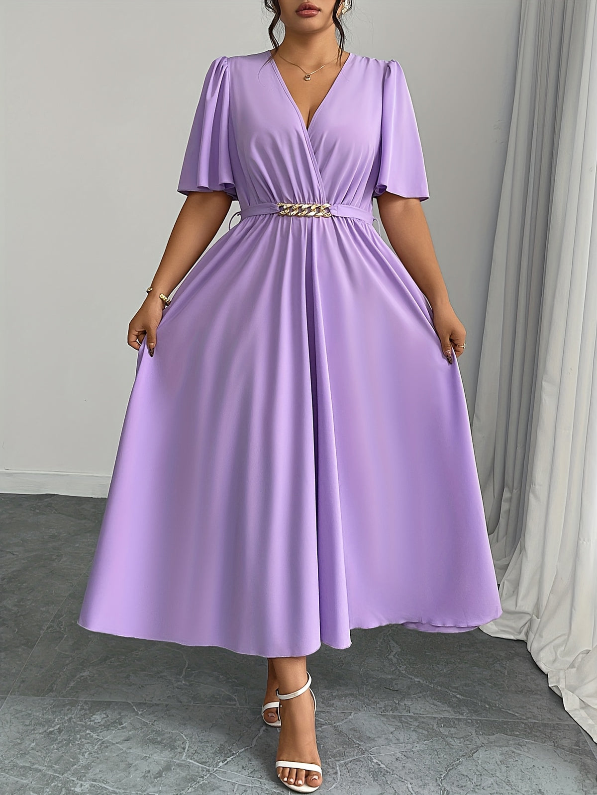 Robe longue grande taille — Cache-cœur et sa chaîne dorée