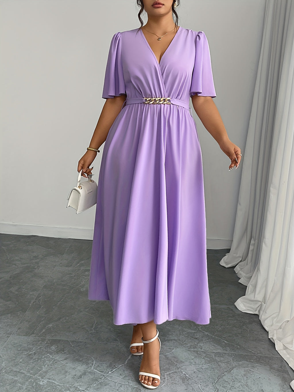 Robe longue grande taille — Cache-cœur et sa chaîne dorée