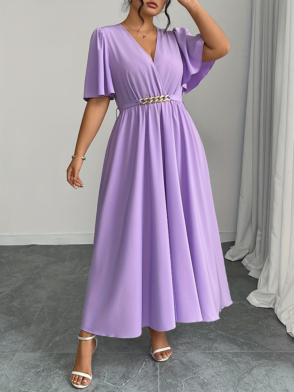 Robe longue grande taille — Cache-cœur et sa chaîne dorée