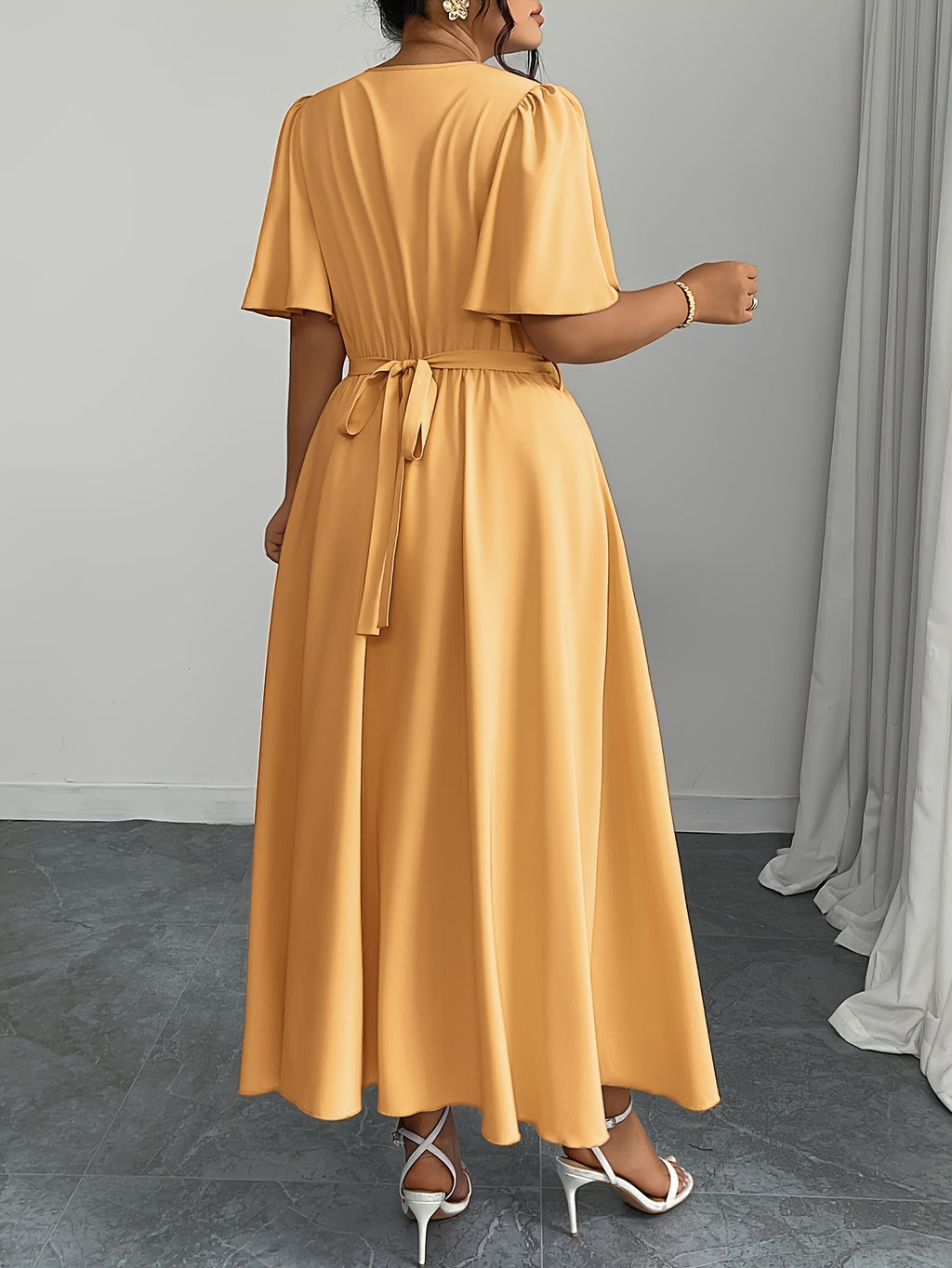 Robe longue grande taille — Cache-cœur et sa chaîne dorée