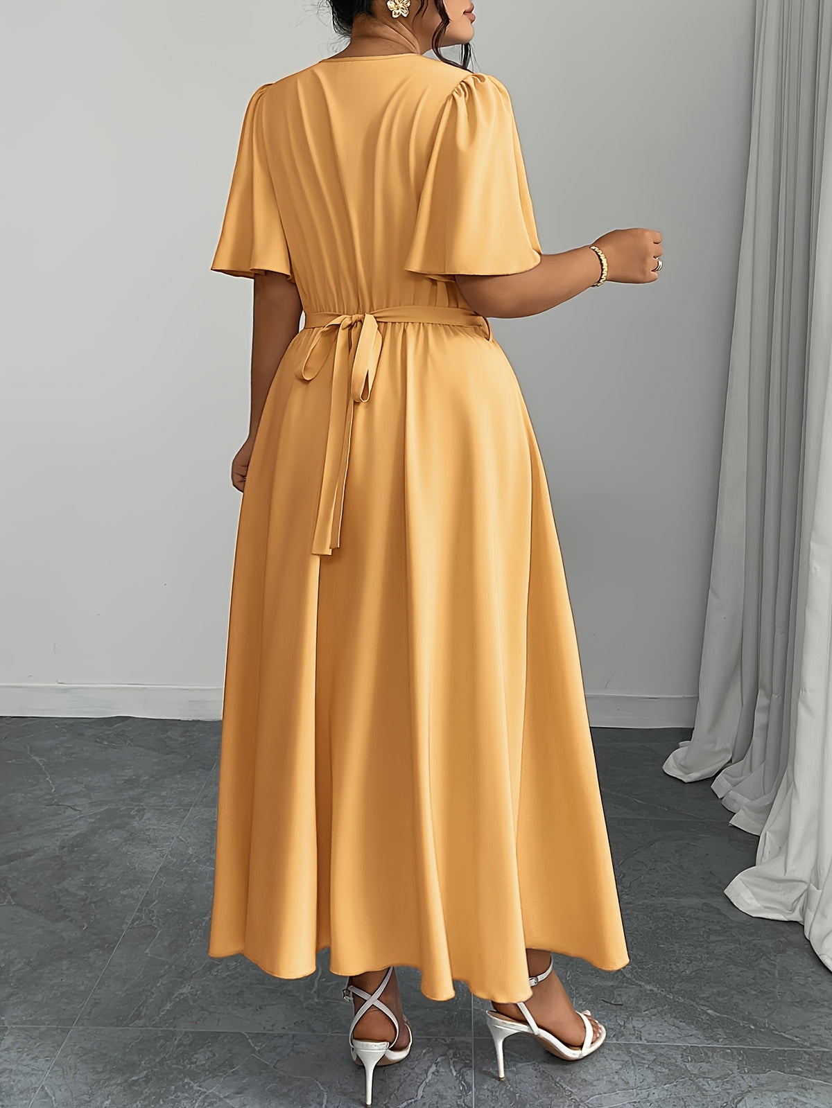Robe longue grande taille — Cache-cœur et sa chaîne dorée