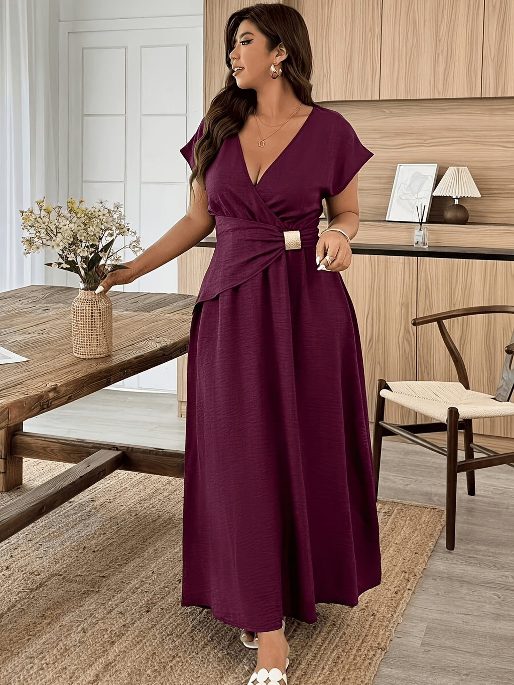 Robe cache-cœur grande taille — Taille à boucle carrée dorée
