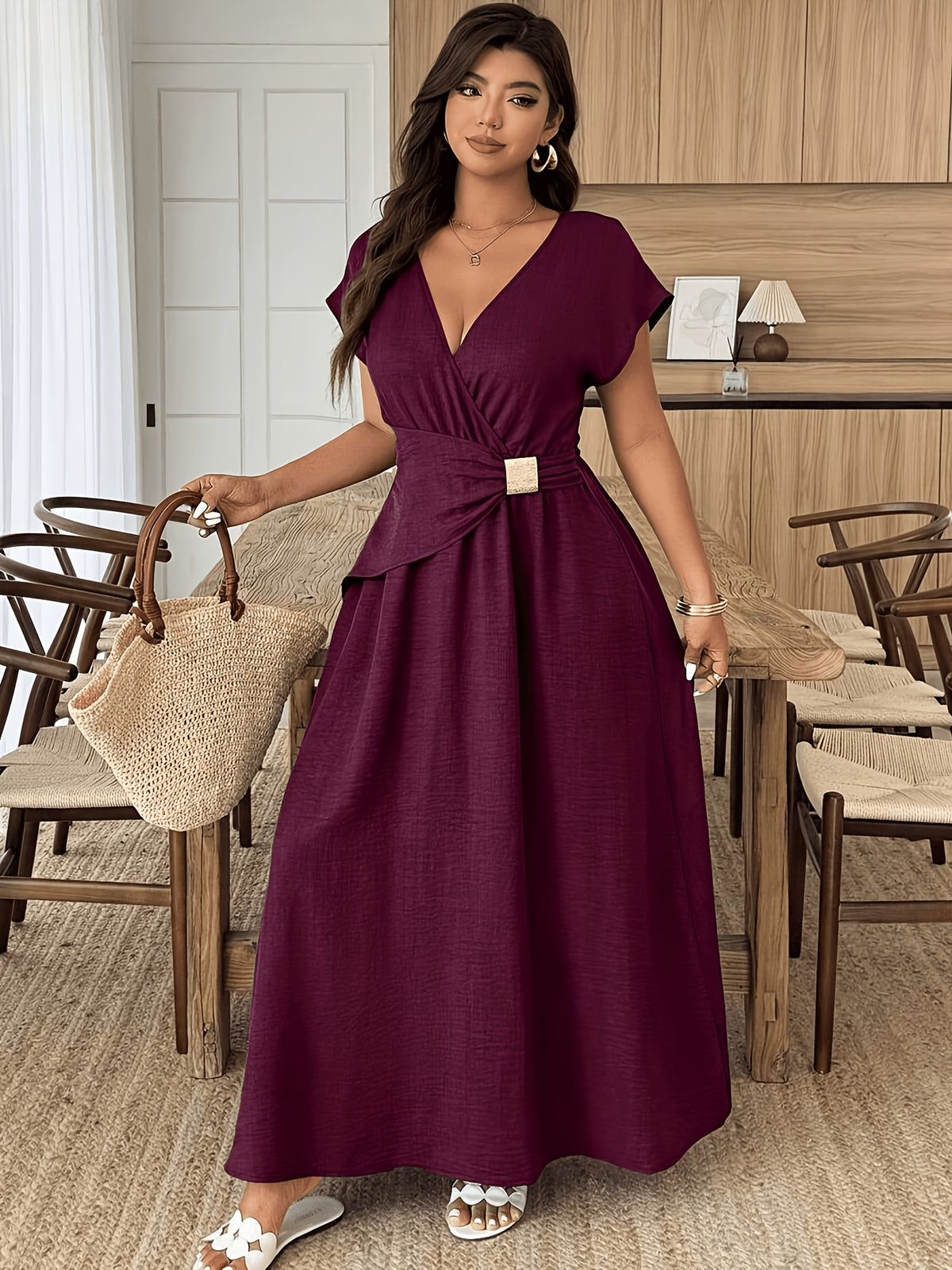 Robe cache-cœur grande taille — Taille à boucle carrée dorée