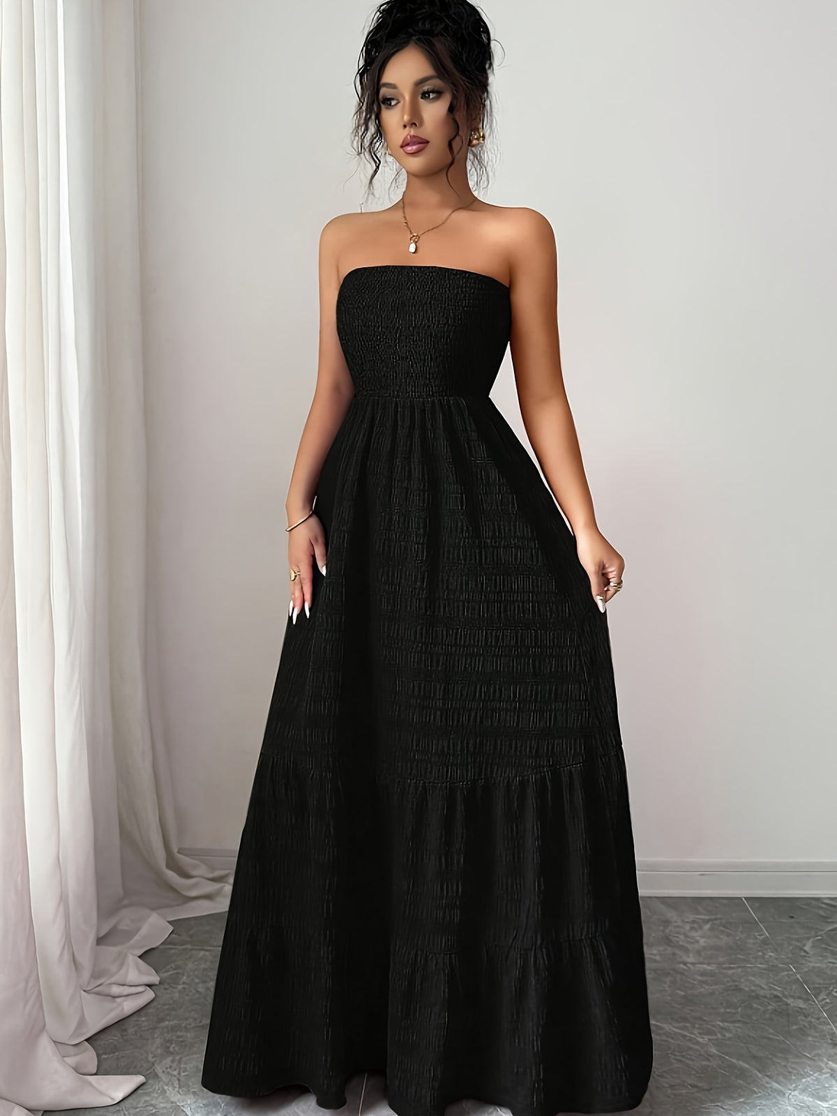 Robe longue grande taille — Bandeau noir en tissu gaufré