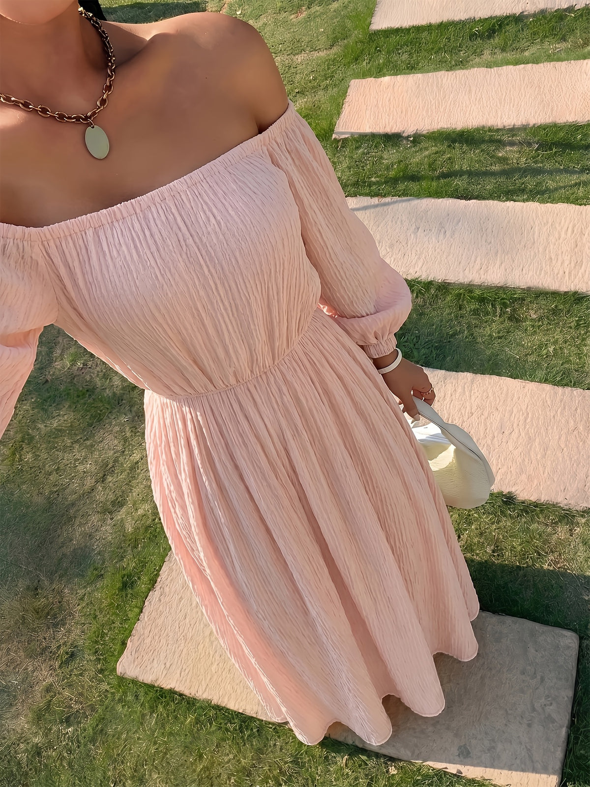 Robe longue grande taille — Encolure bardot en rose pâle