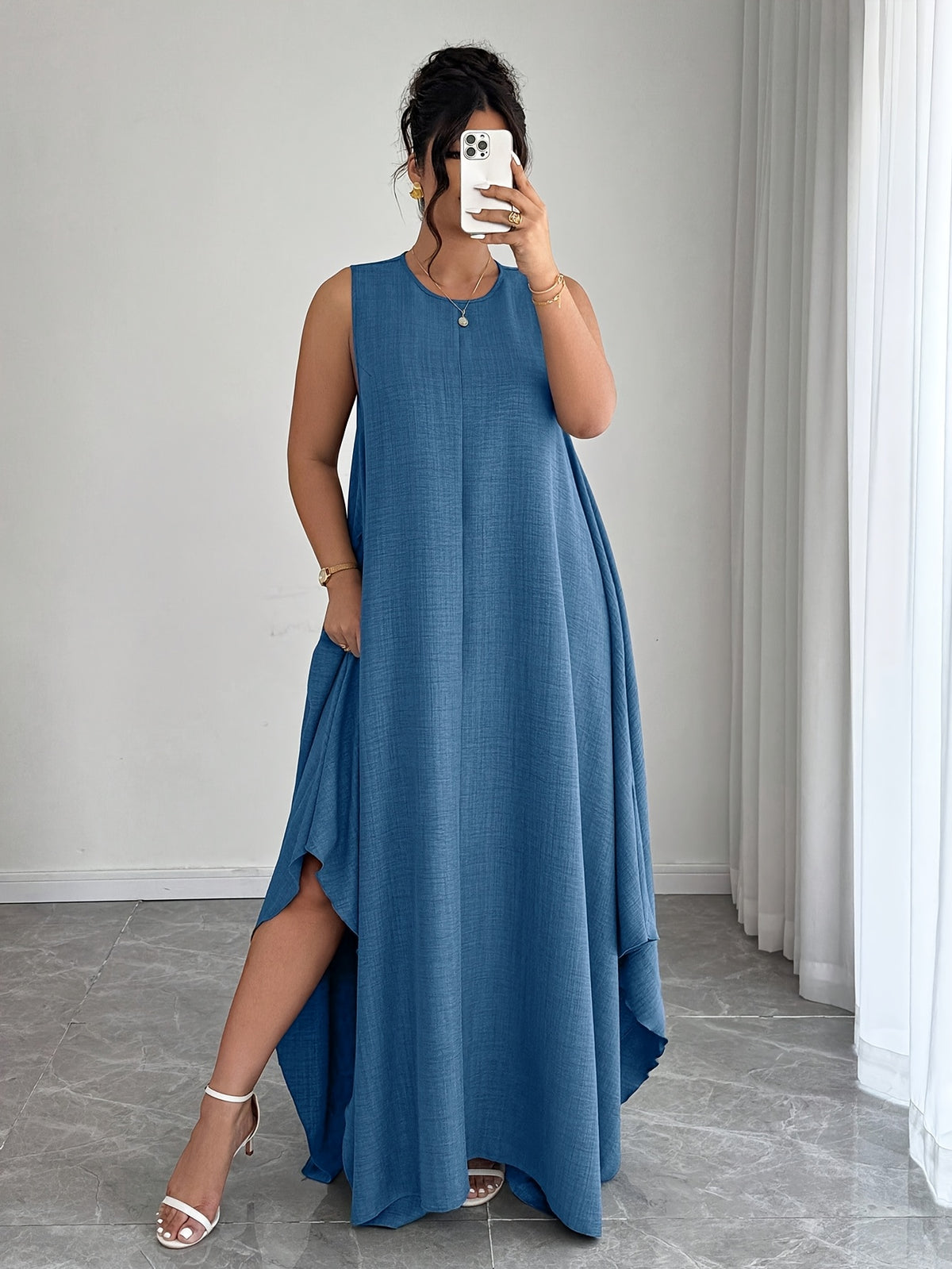 Robe longue grande taille — Bleu jean, ourlet en mouchoir