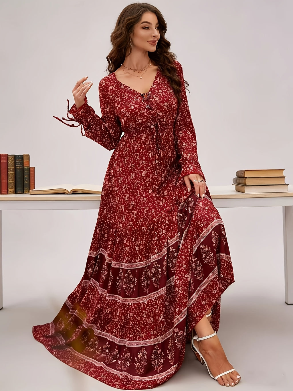 Robe longue grande taille — Laçage croisé et fleurs bordeaux