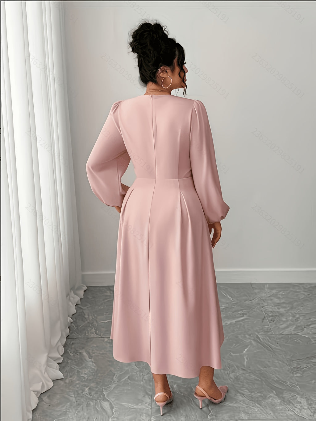Robe longue grande taille — Boutons nacrés, col en V profond