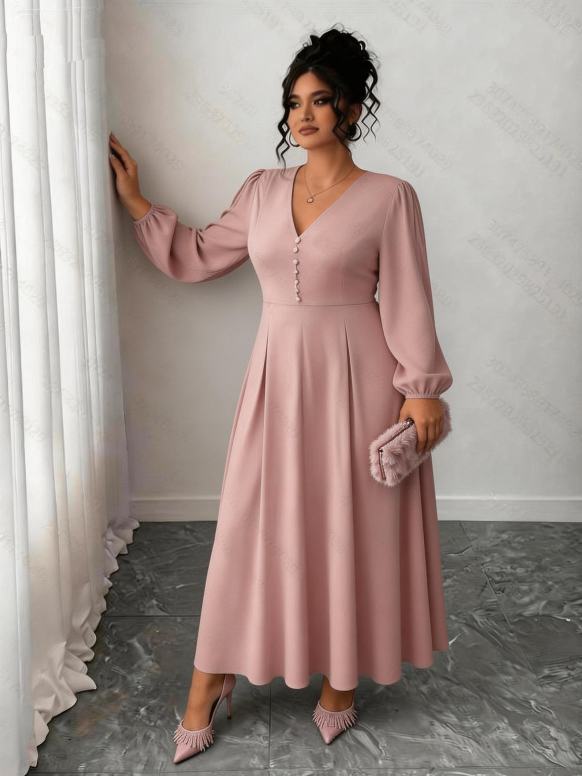 Robe longue grande taille — Boutons nacrés, col en V profond