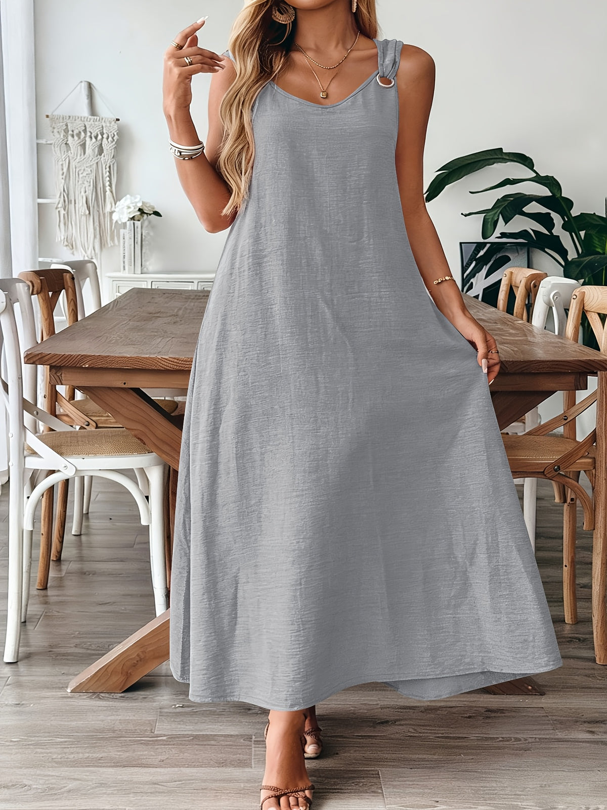 Robe longue grande taille — Bretelles à anneaux métalliques