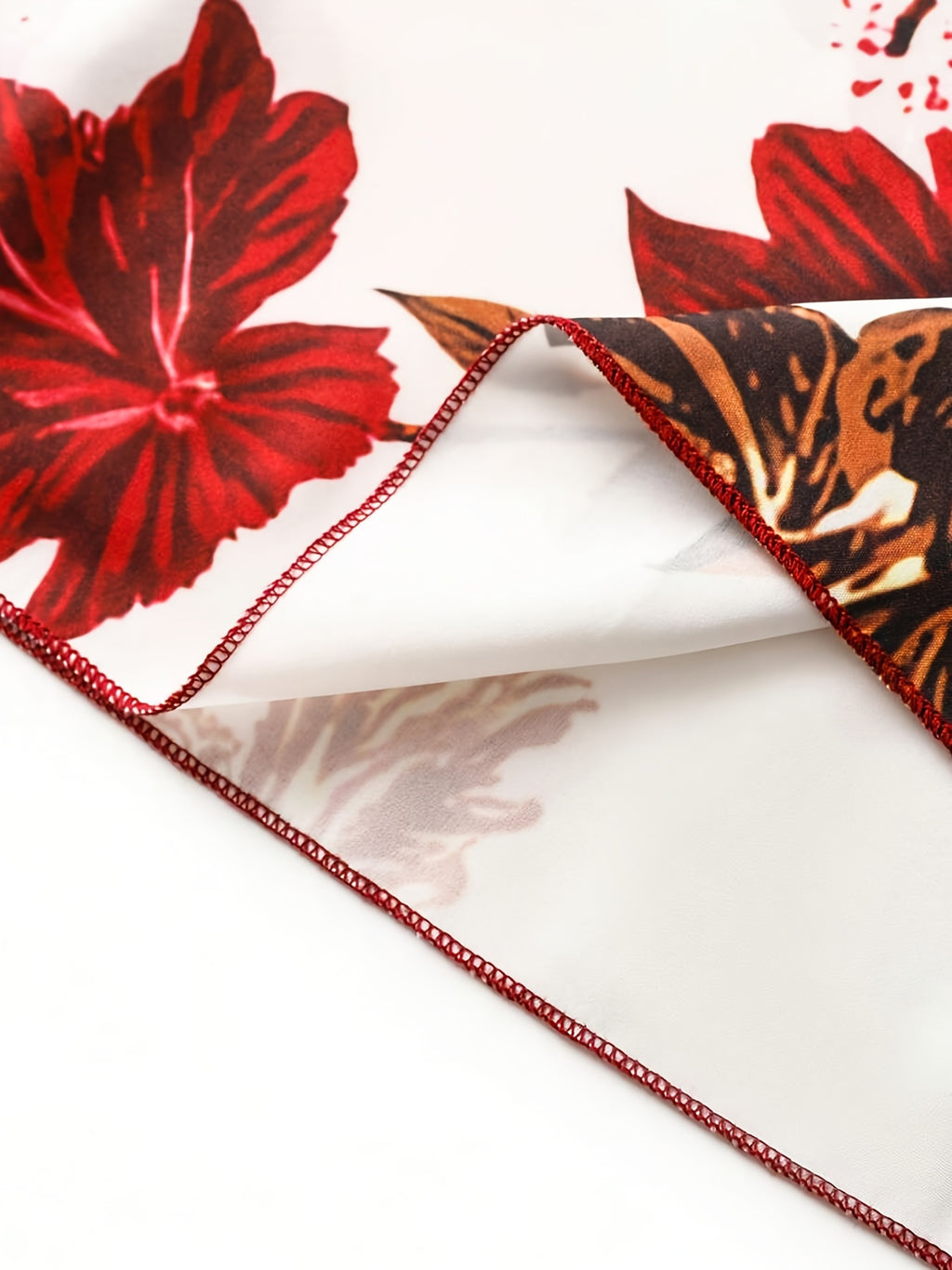 Robe longue grande taille — Bretelles fines et fleurs rouges